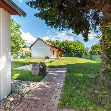 Grand 42 Vendeghaz * Balatonbereny