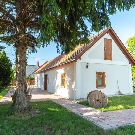 Grand 42 Vendeghaz Holiday home Balatonbereny